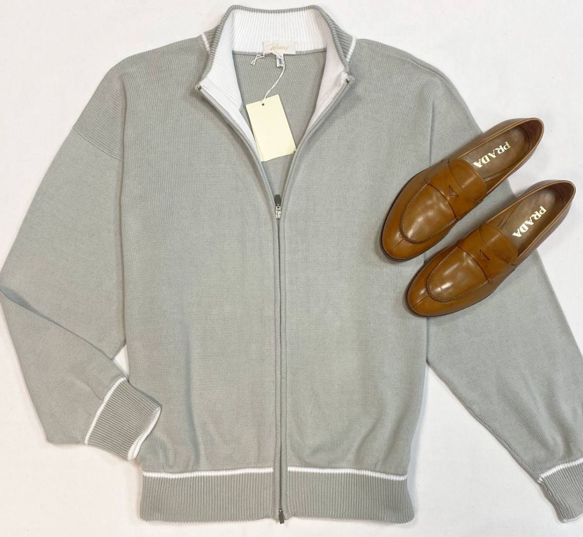 Кардиган Brioni размер 58 цена 18 462 руб
Туфли Prada размер 41 цена 13 847 руб