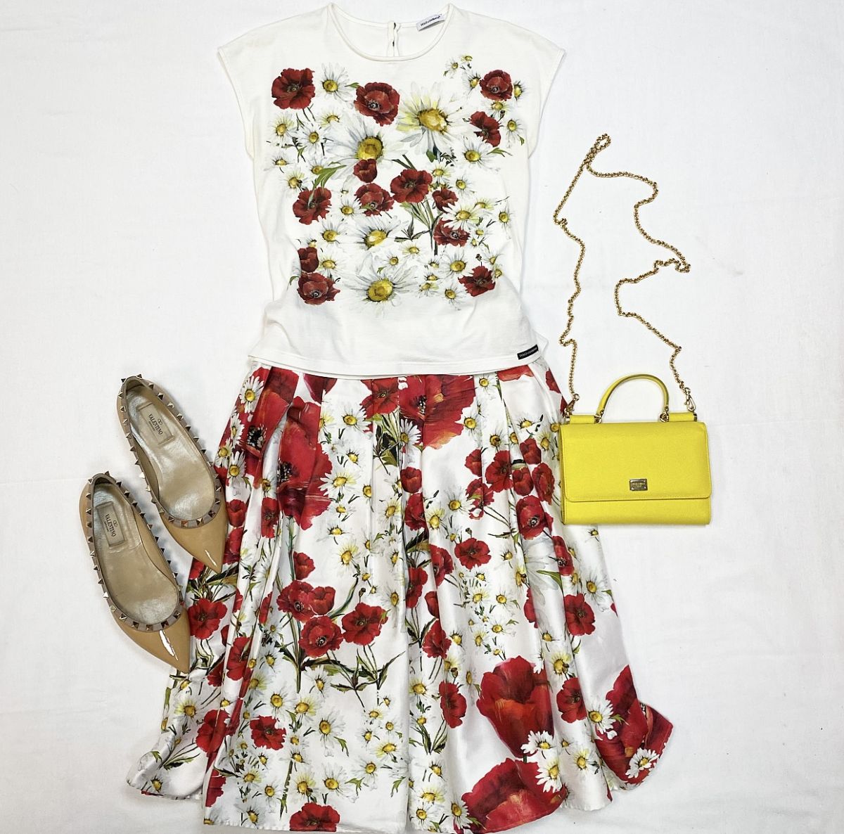 Костюм / майка + юбка / Dolce Gabbana размер 40 цена 12 308 рубТуфли Valentino размер 37 цена 15 385 рубСумка Dolce Gabbana