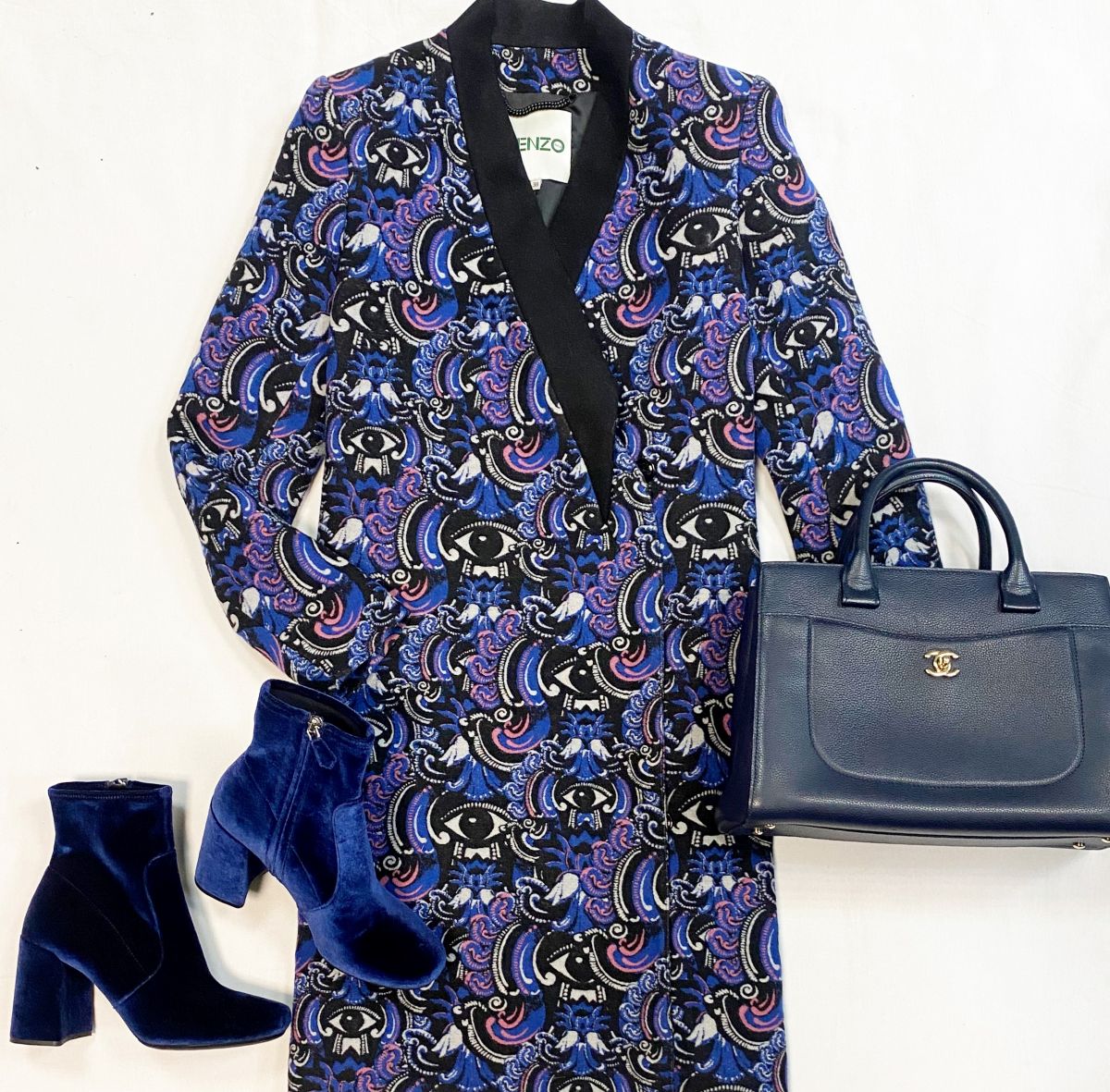 Пальто Kenzo размер 38 цена 15 385 руб
Ботильоны Prada размер 38 цена 15 385 руб
Сумка Chanel 