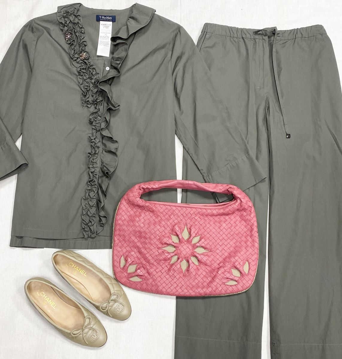 Костюм S Max Mara размер 44 цена 31 310 руб
Балетки Chanel размер 38 цена 31 310 руб
Сумка Bottega Veneta 