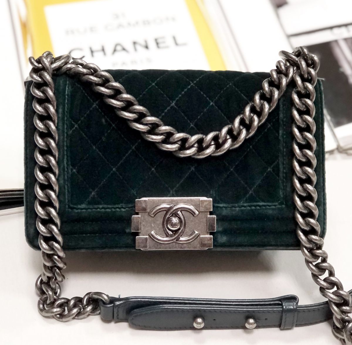 Сумка/ бархат/ Chanel размер 20/12 цена 125 240 руб
