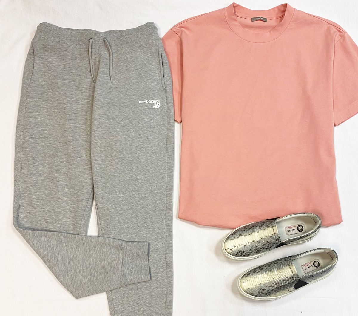 Футболка 12 Storeez размер M цена 3 077 руб
Брюки New Balance размер L цена 3 077 руб
Лоферы Lanvin размер 39 цена 13 847 руб 