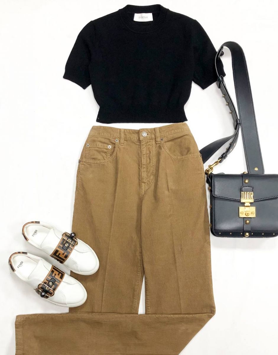 Брюки/ вельвет/ Saint Laurent размер 27 цена 54 793 руб
Кофта Spotr Max размер S цена 7 828 руб
Кеды Fendi размер 37 цена 23 483 руб
Сумка Christian Dior