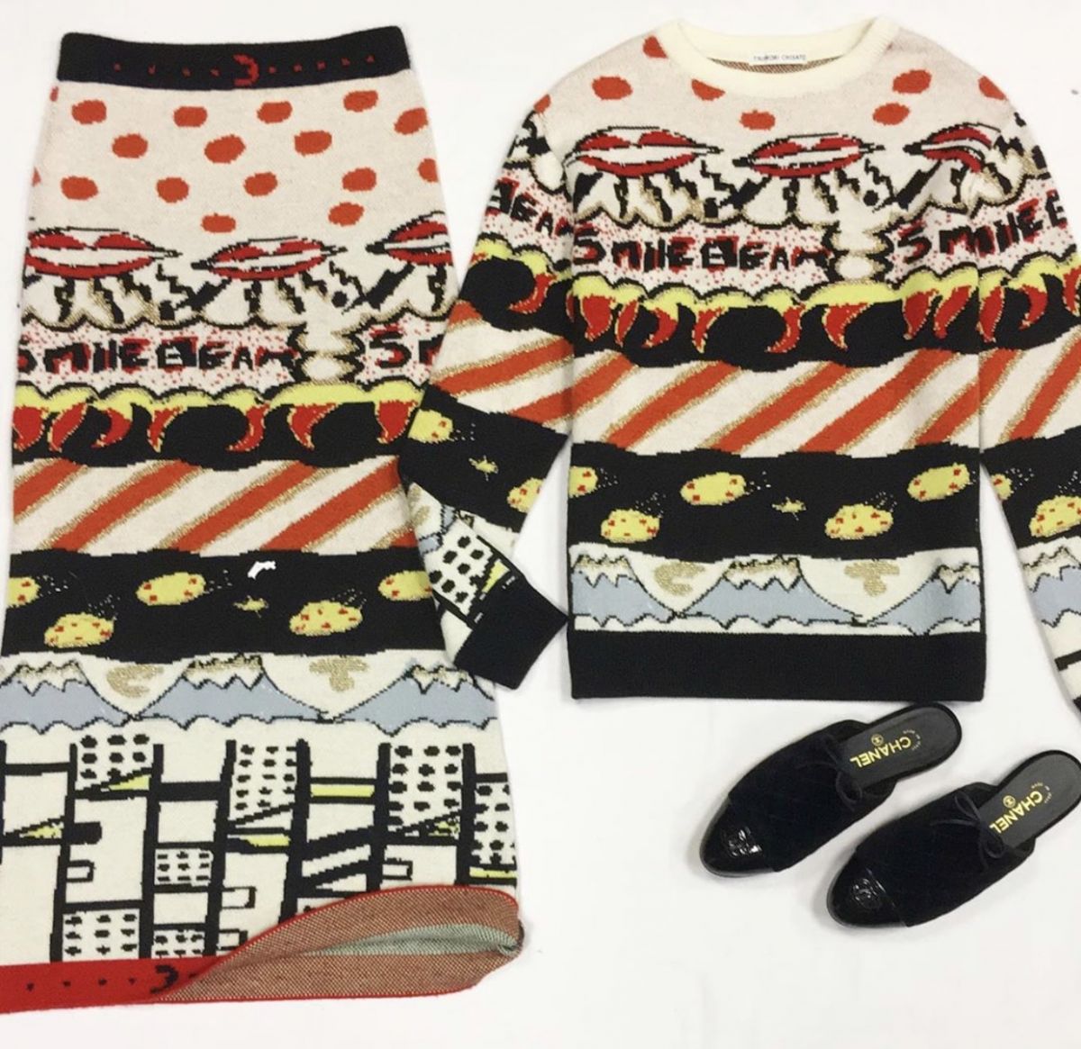 Костюм TSUMORI CHISATO размер 2 цена 12 308 рубМюли CHANEL размер 40 цена 23 077 руб