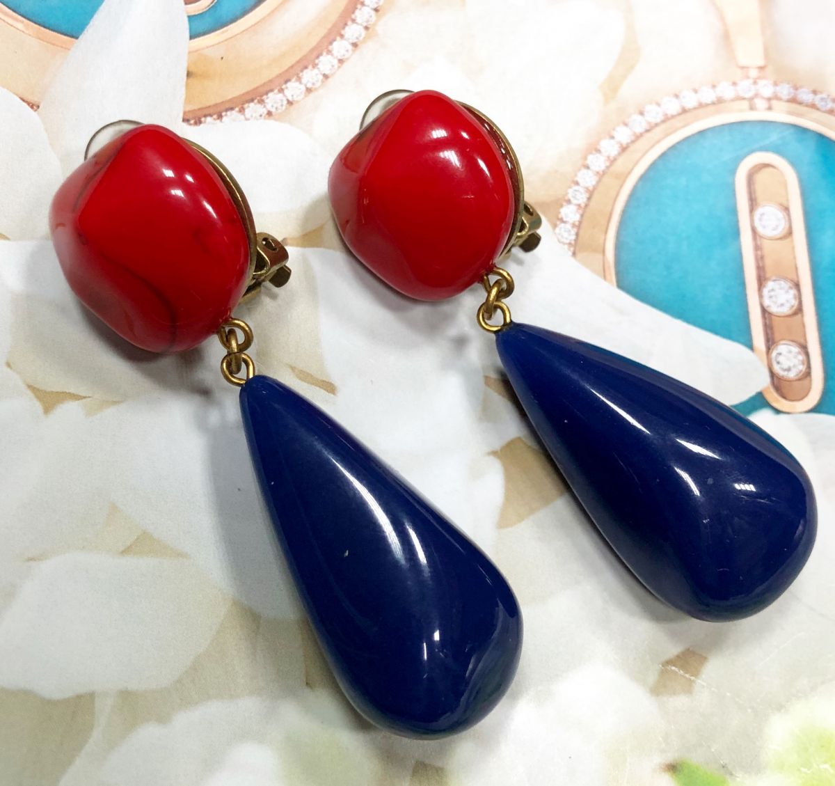 Клипсы Saint Laurent цена 12 524 руб
