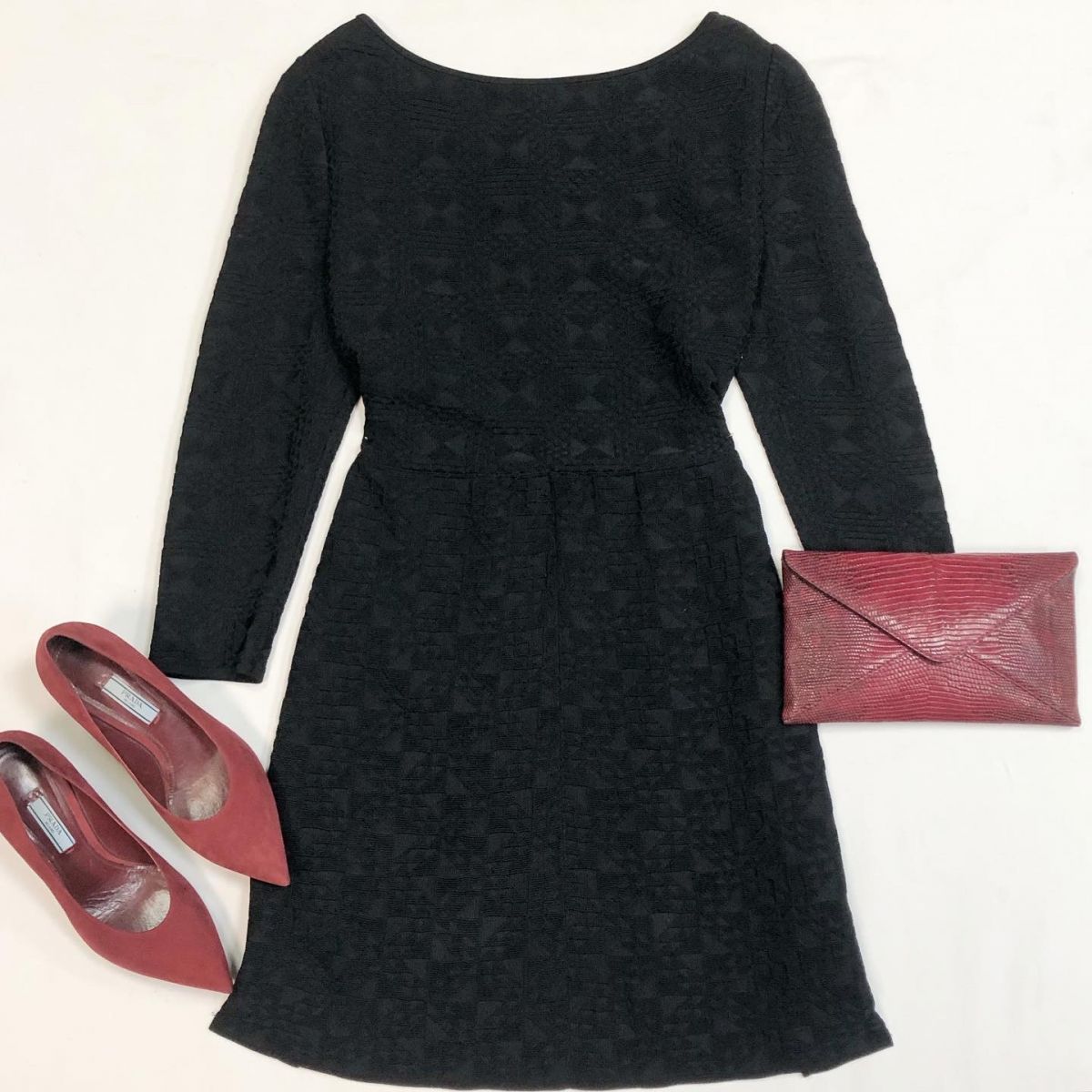 Платье Fendi размер 50 цена 18 462 рубТуфли Prada размер 37 цена 15 385 рубКлатч Michael Kors