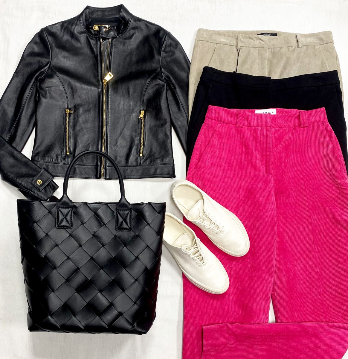 Куртка/ кожа/ Versace размер 40 цена 23 483 руб
Брюки Max Mar/ Weekend/ Claudie Pierlot размер 38/46 цена от 4 697 руб до 9 393 руб
Кеды The Row размер 41 цена 23 483 руб
Сумка Bottega Veneta 