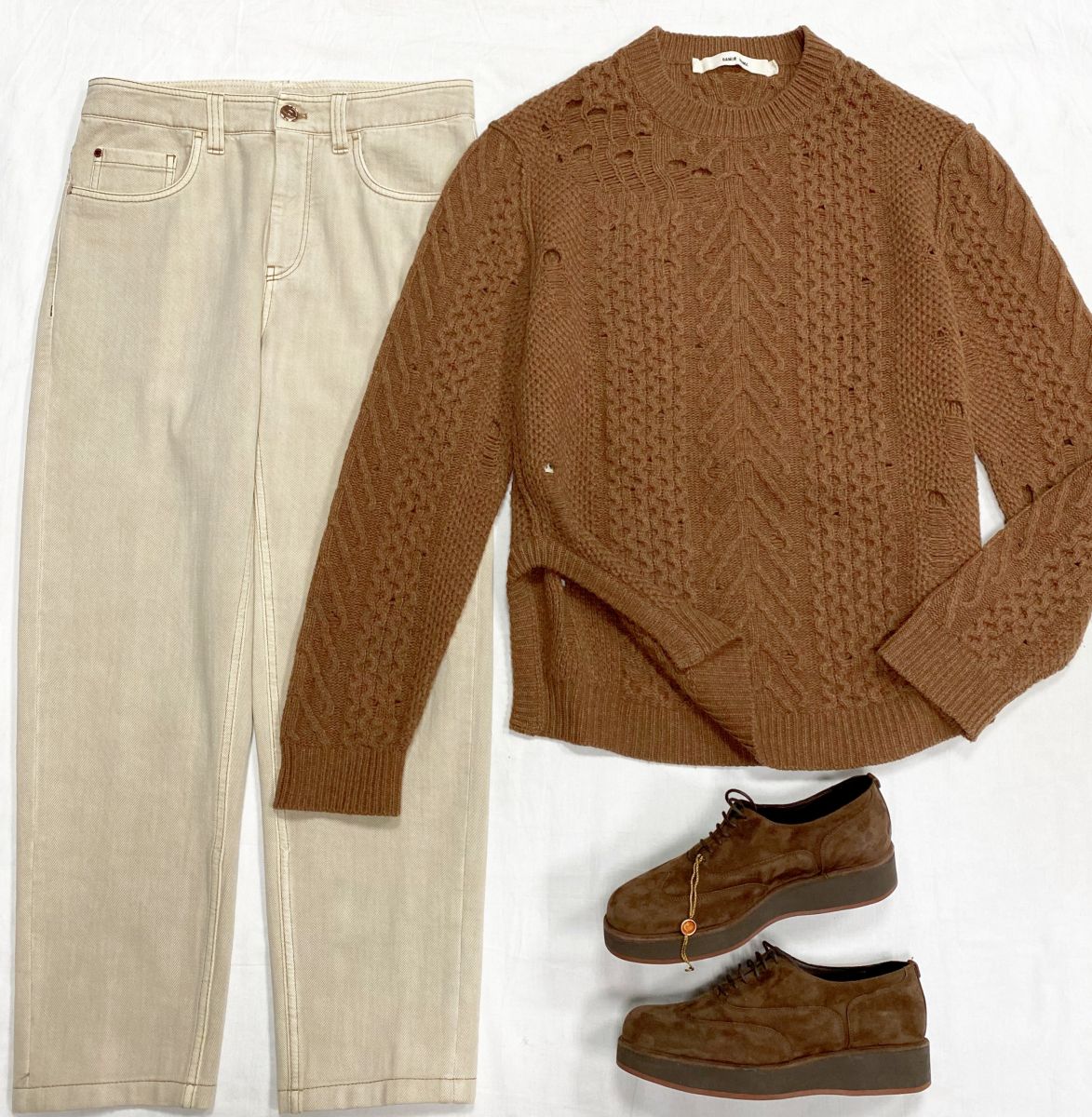 Свитер Damir Doma размер L цена 15 655 руб
Джинсы Brunello Cucinelli размер 40 цена 31 310 руб 
Ботинки Loro Piana размер 37 цена 36 007 руб