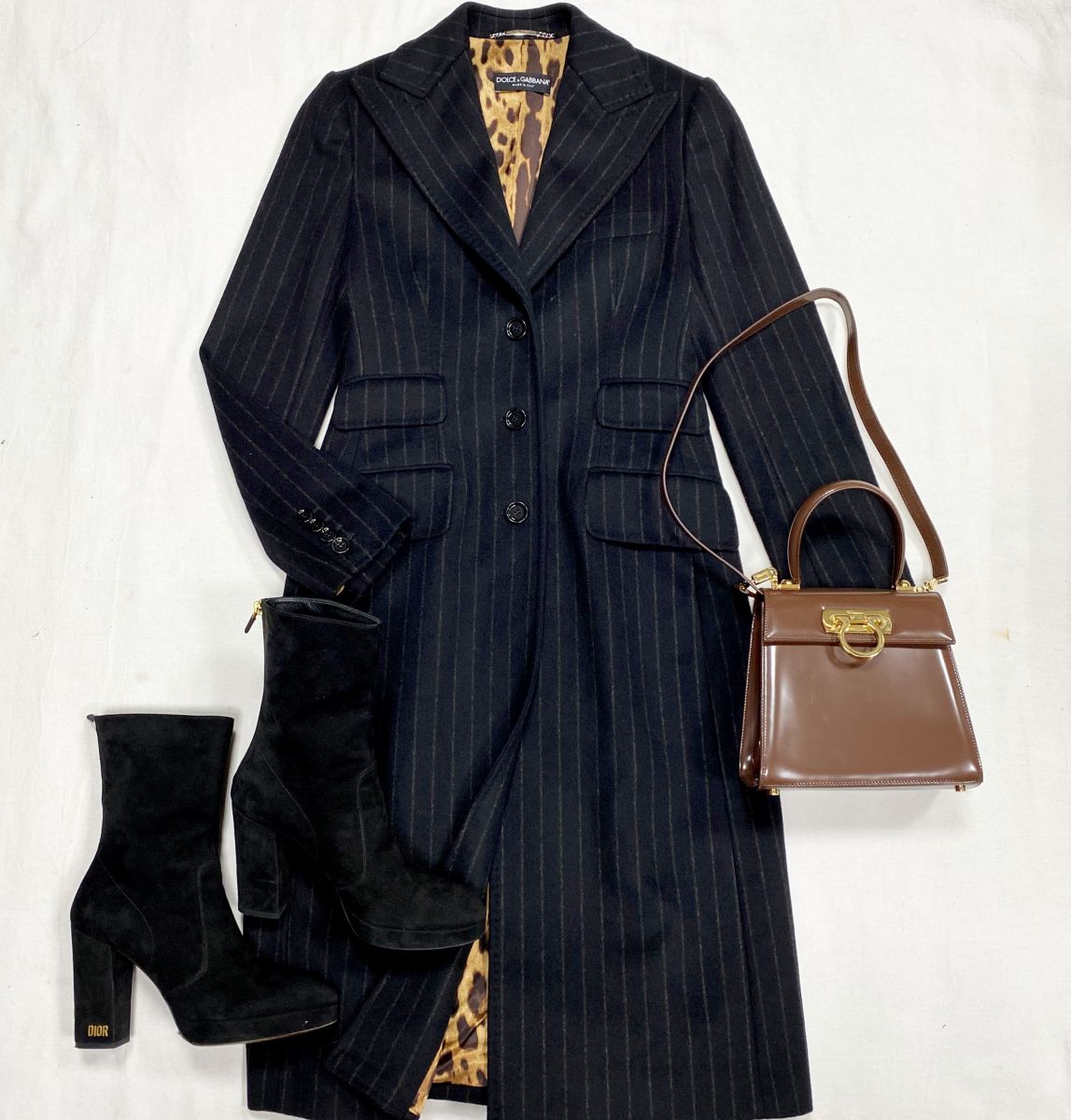 Пальто Dolce Gabbana размер 40 цена 62 620 руб 
Ботильоны Christian Dior размер 39 цена 15 655 руб
Сумка Salvatore Ferragamo