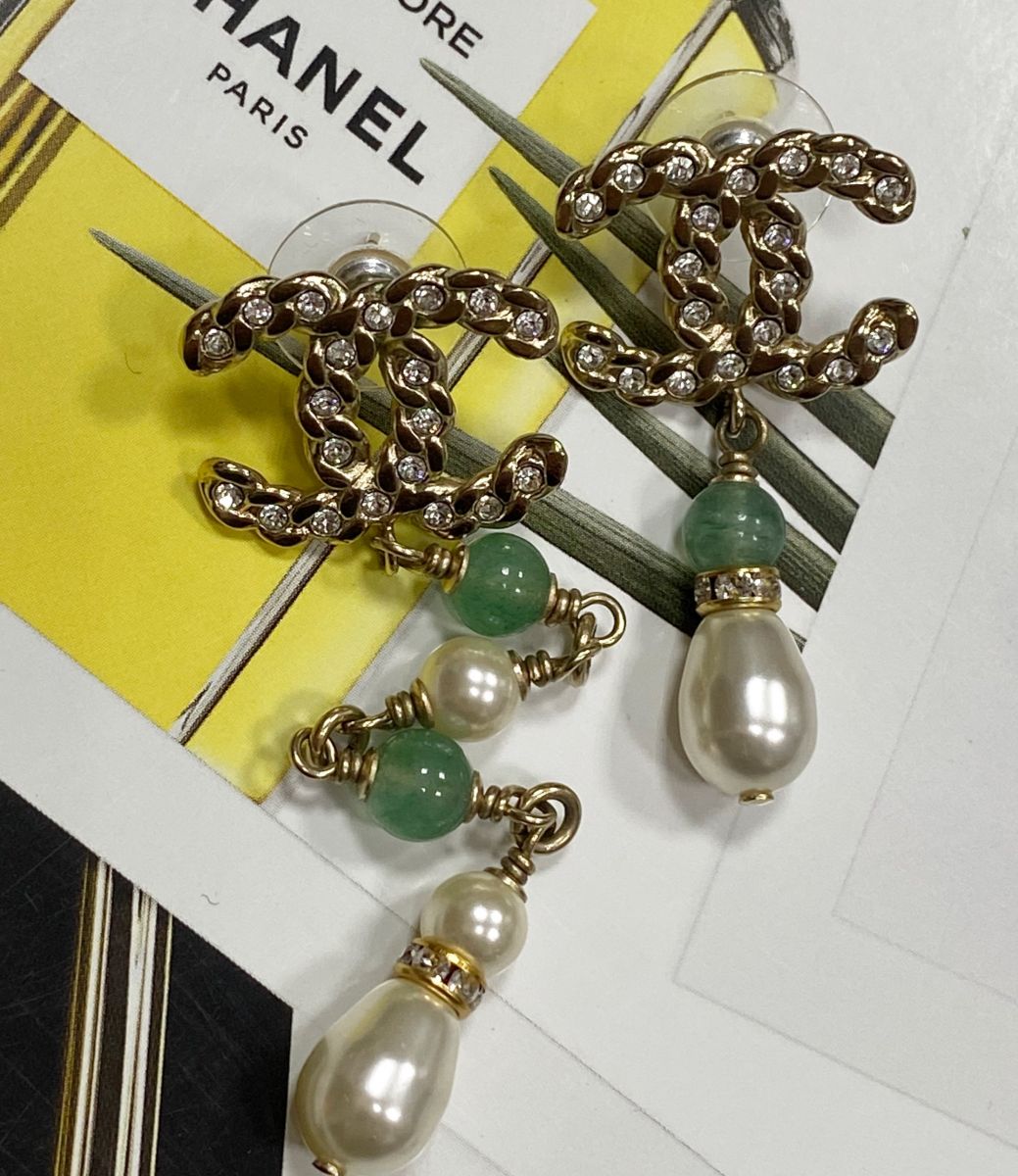 Серьги/ камни/ Chanel цена 46 965 руб