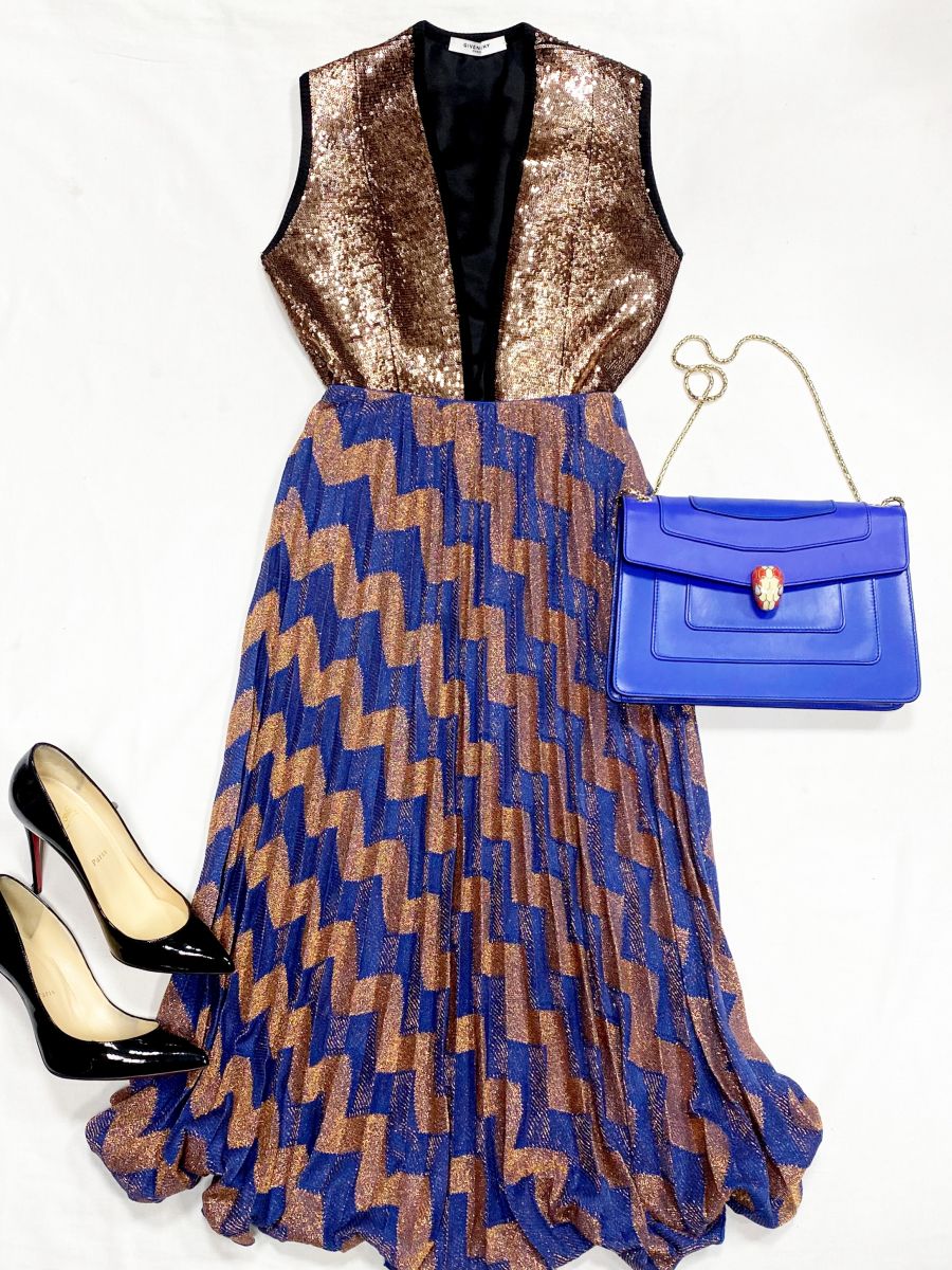 Юбка /люрекс/ Missoni размер M цена 10 959 руб
Боди / пайетки/ Givenchy размер S цена 9 393 руб
Туфли Louboutin размер 38.5 цена 15 655 руб
Сумка Bvlgari 