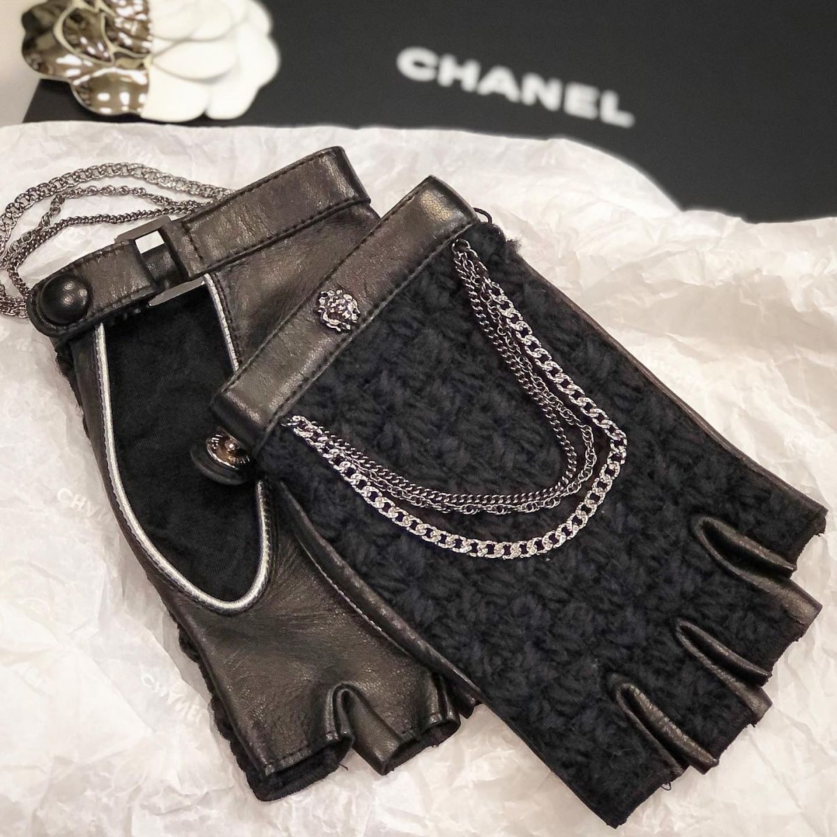 Митенки / кожа / твид / металл / Chanel  размер 7.5 цена 38 463 руб 