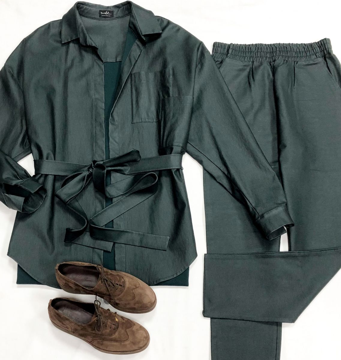 Костюм размер 42 цена 7 828 руб
Ботинки размер 37 цена 36 007 руб