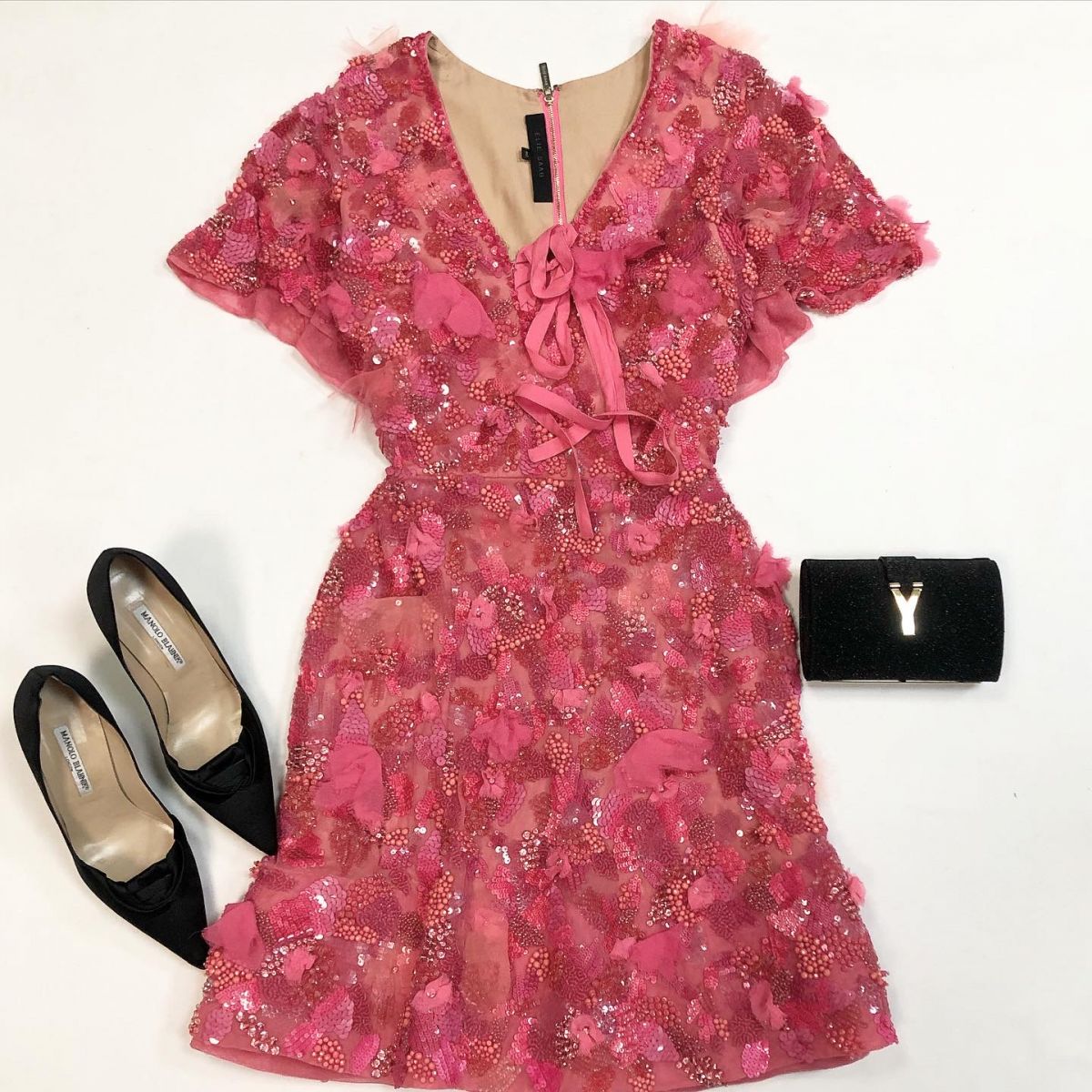 Платье/ декоративная отделка/ бисер/ пайетки/ Elie Saab размер 40 цена 15 385 рубТуфли Monolo Blahnik размер 40 цена 12 308 рубКлатч Ysl