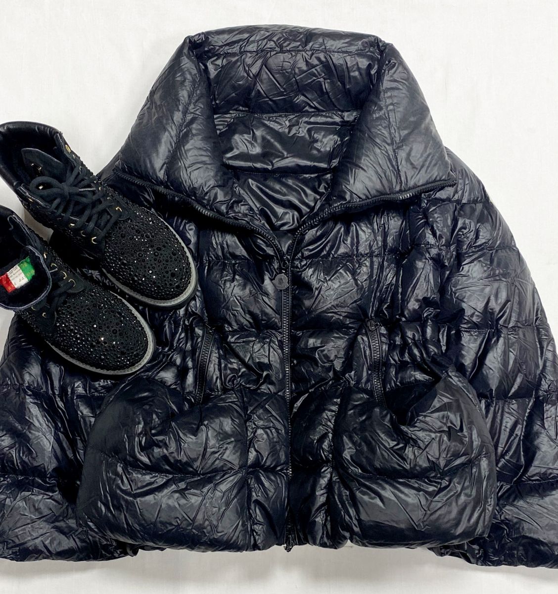 Пуховик Moncler размер 0 цена 23 483 руб
Ботинки Philipp Plein размер 37 цена 10 959 руб