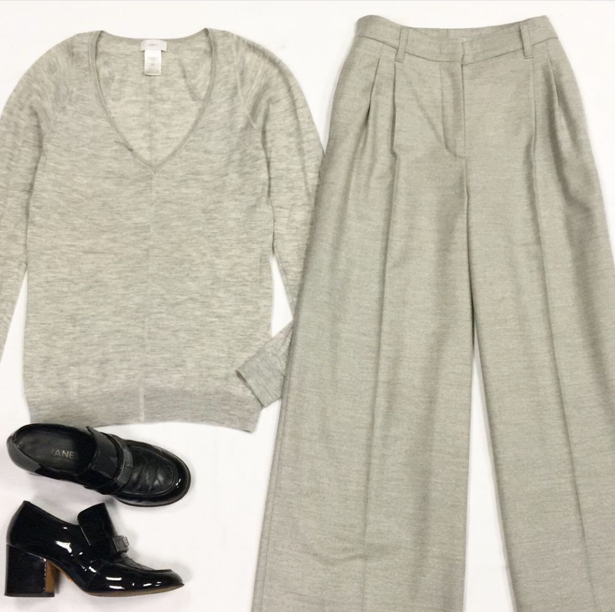 Кофта MALO  размер 44 цена 4 616 рубБрюки MALO размер 40 цена 15 385 рубТуфли CHANEL размер 39 цена 7 693 руб