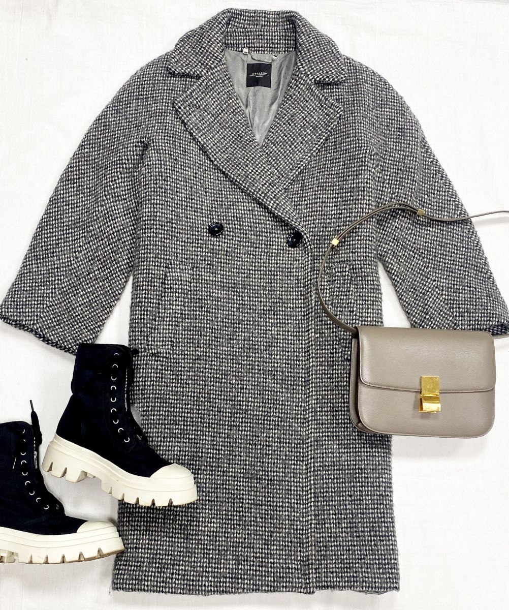 Пальто Weekend/ Max Mara размер 38 цена 28 179 руб
Ботинки Ash размер 37 цена 10 959 руб
Сумка Celine 