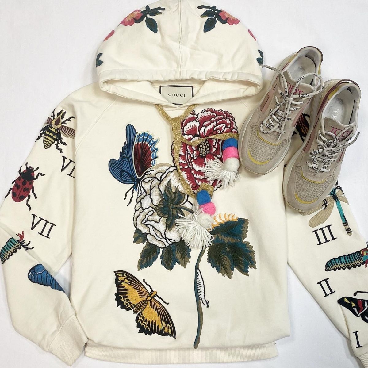 Толстовка Gucci размер S цена 15 385 рубКроссовки Tods размер 37 цена 23 078 руб
