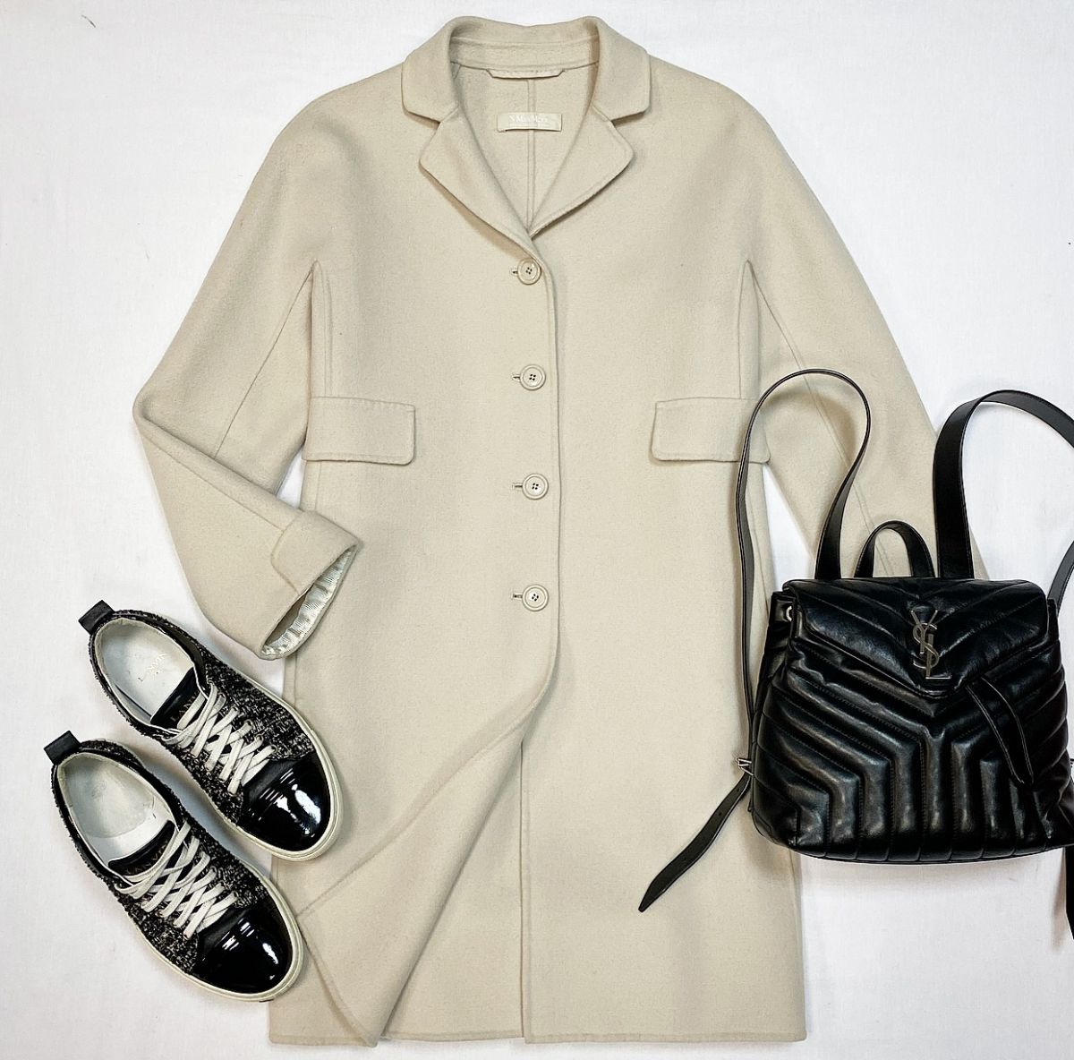 Пальто S’Max Mara размер 42 цена 7 693 рубКеды Lanvin размер 38 цена 12 308 рубРюкзак Saint Laurent