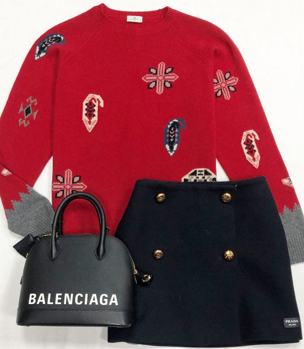 Кофта ETRO размер 46 цена 15 655 руб
Юбка Prada размер 42 цена 31 310 руб
Сумка Balenciaga