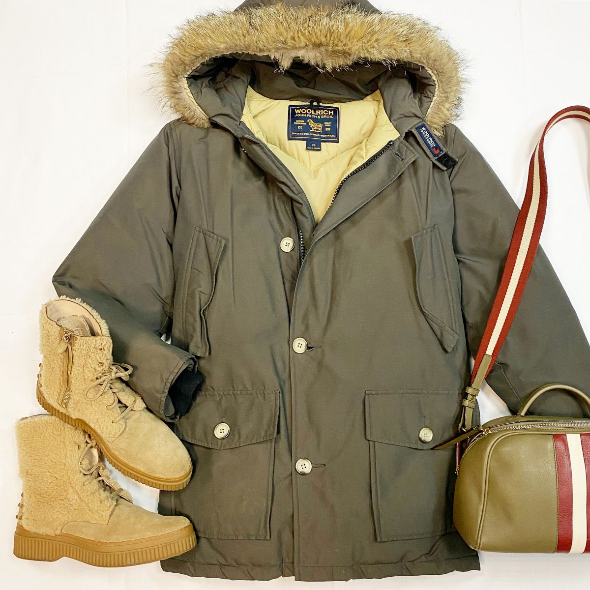 Парка Woolrich размер XS цена 7 693 руб Ботинки / на меху / Tods размер 41 цена 15 385 руб Сумка Bally