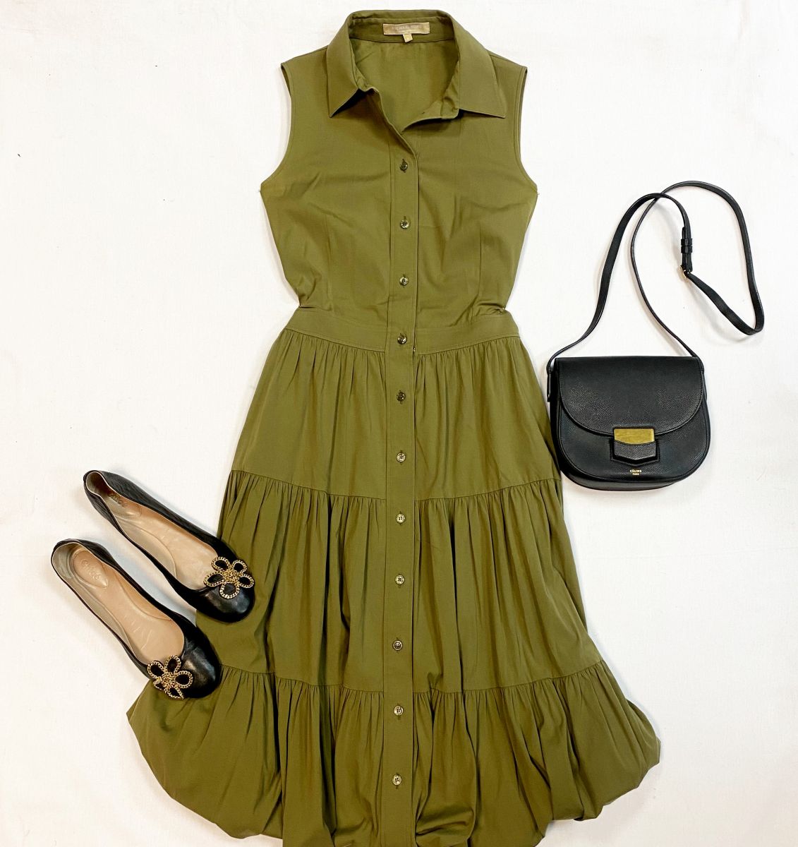 Платье Michael Kors размер 6 цена 18 462 руб
Балетки Chloe размер 40 цена 15 385 руб
Сумка Celine 