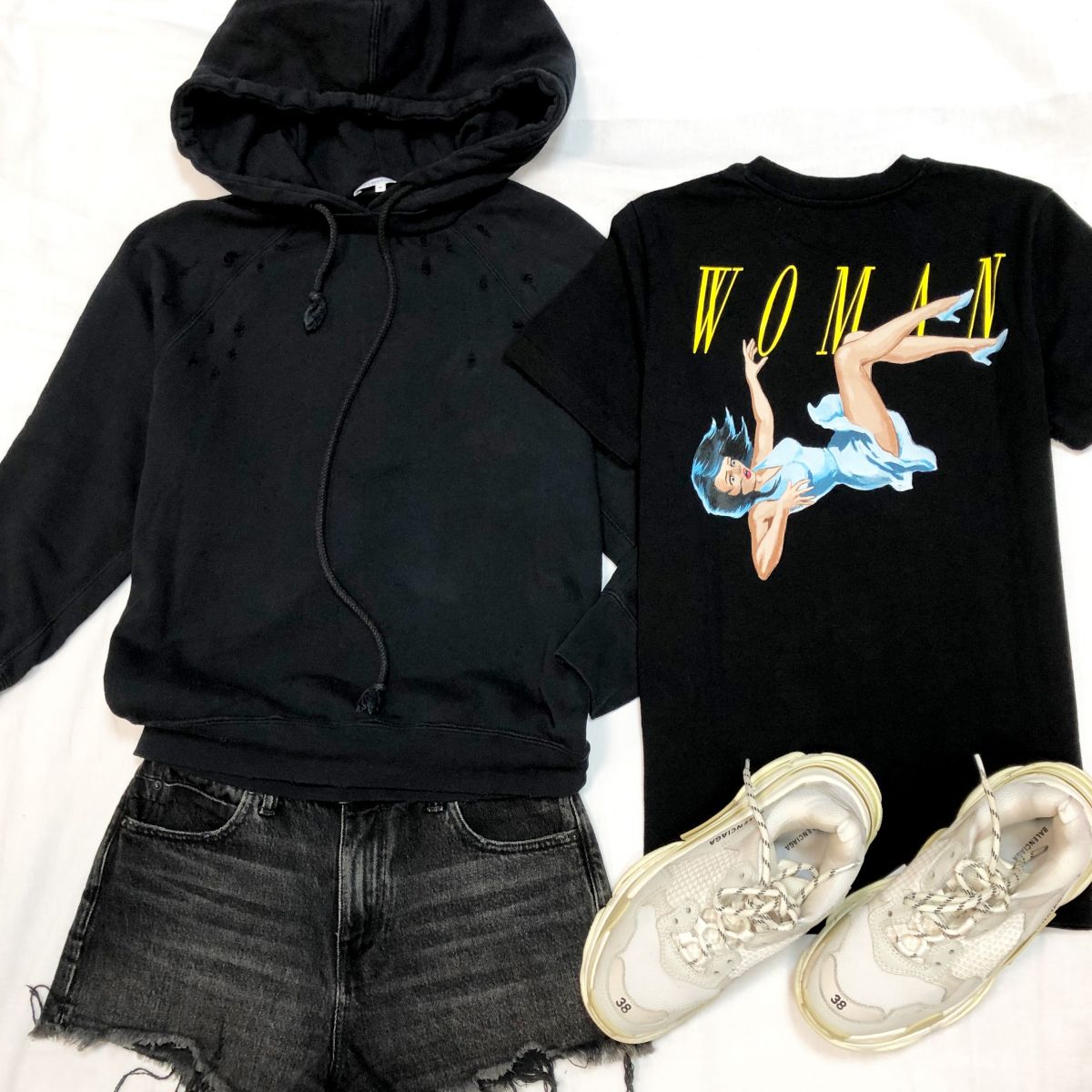 Худи HELMUT LANG размер М цена 4 616 руб 
Футболка OFF WHITE размер S цена 4 616 руб 
Шорты ALEXANDER WANG размер 25 цена 3 077 руб