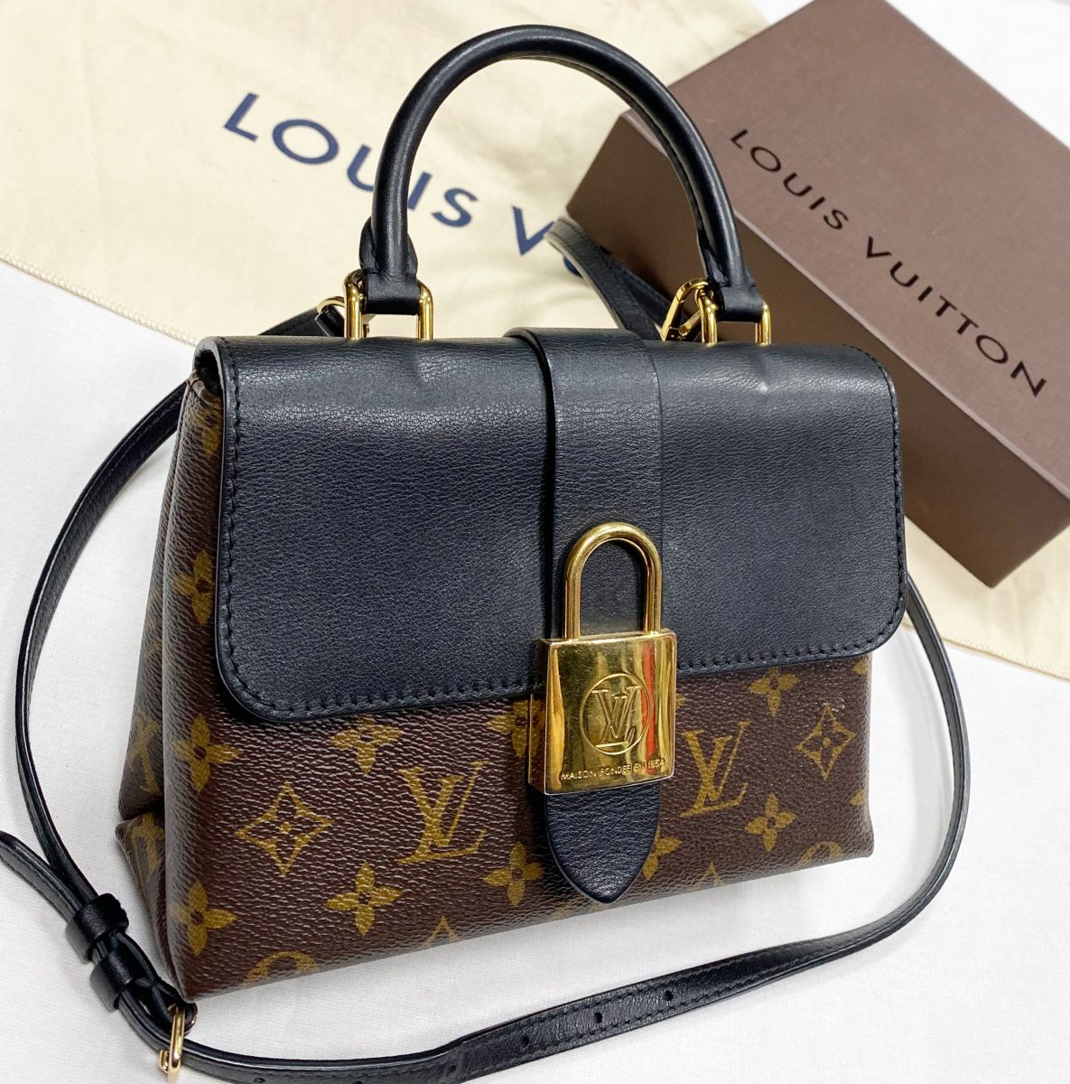 Сумочка Louis Vuitton размер 20/15 цена 78 275 руб