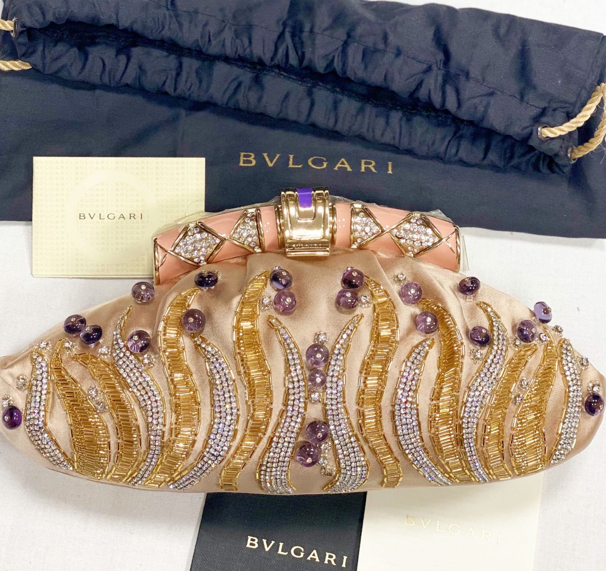 Клатч / отделка камни / бисер / Bvlgari размер 25/15 цена 93 930 руб / карточки / 