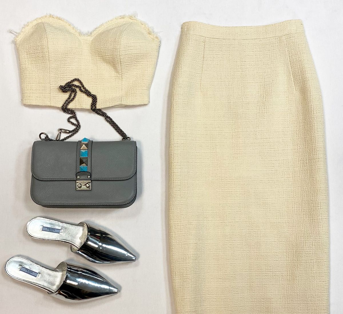 Костюм Ushatava размер M/L цена 15 385 руб
Мюли Prada размер 41.5 цена 46 155 руб
Сумка Valentino 