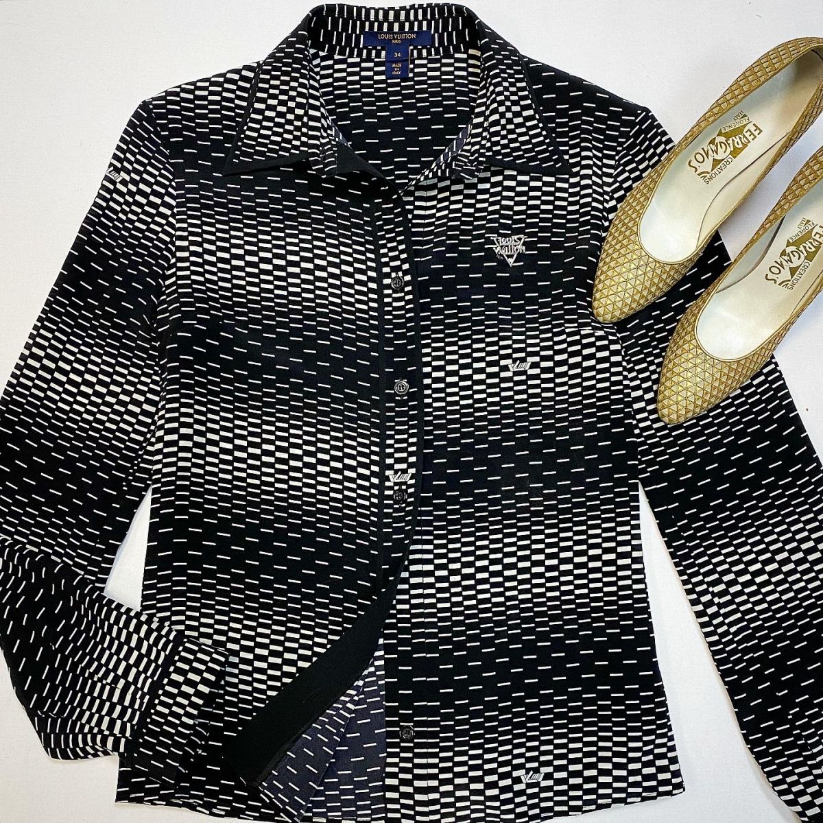 Блузка / шёлк / Louis Vuitton размер 34 цена 15 385 руб Туфли Salvatore Ferragamo размер 37 цена 7 693 руб / новые /