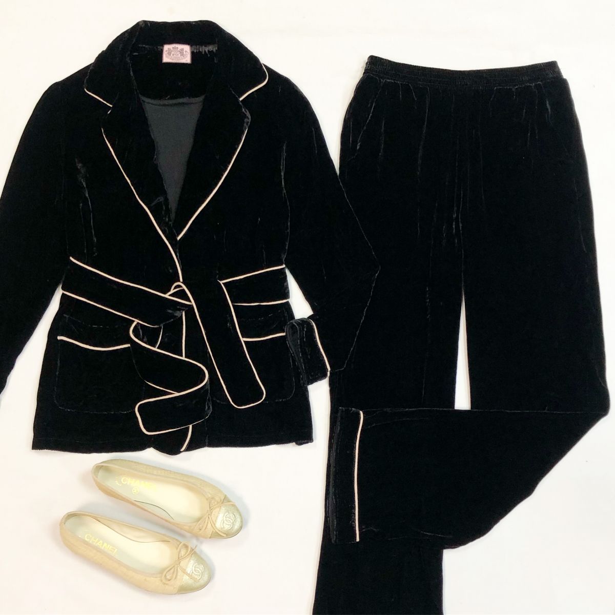 Костюм/бархат/ Juicy Couture размер 36 цена 7 693 рубБалетки Chanel размер 35 цена 15 385 руб