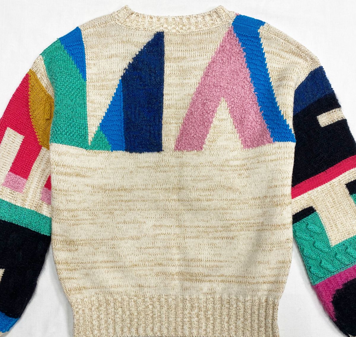 Кофта /люрекс/ Chanel размер 34 цена 62 620 руб
Босоножки Chanel размер 38 цена 78 275 руб