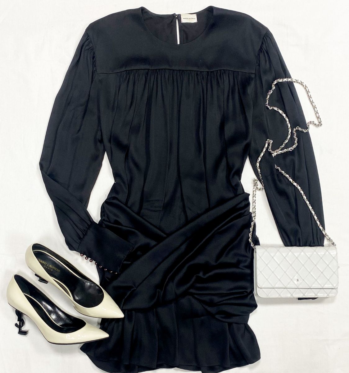 Платье Magda Butrym размер 38 цена 46 923 руб
Туфли Saint Laurent  размер 39 цена 46 923 руб
Сумка Chanel 