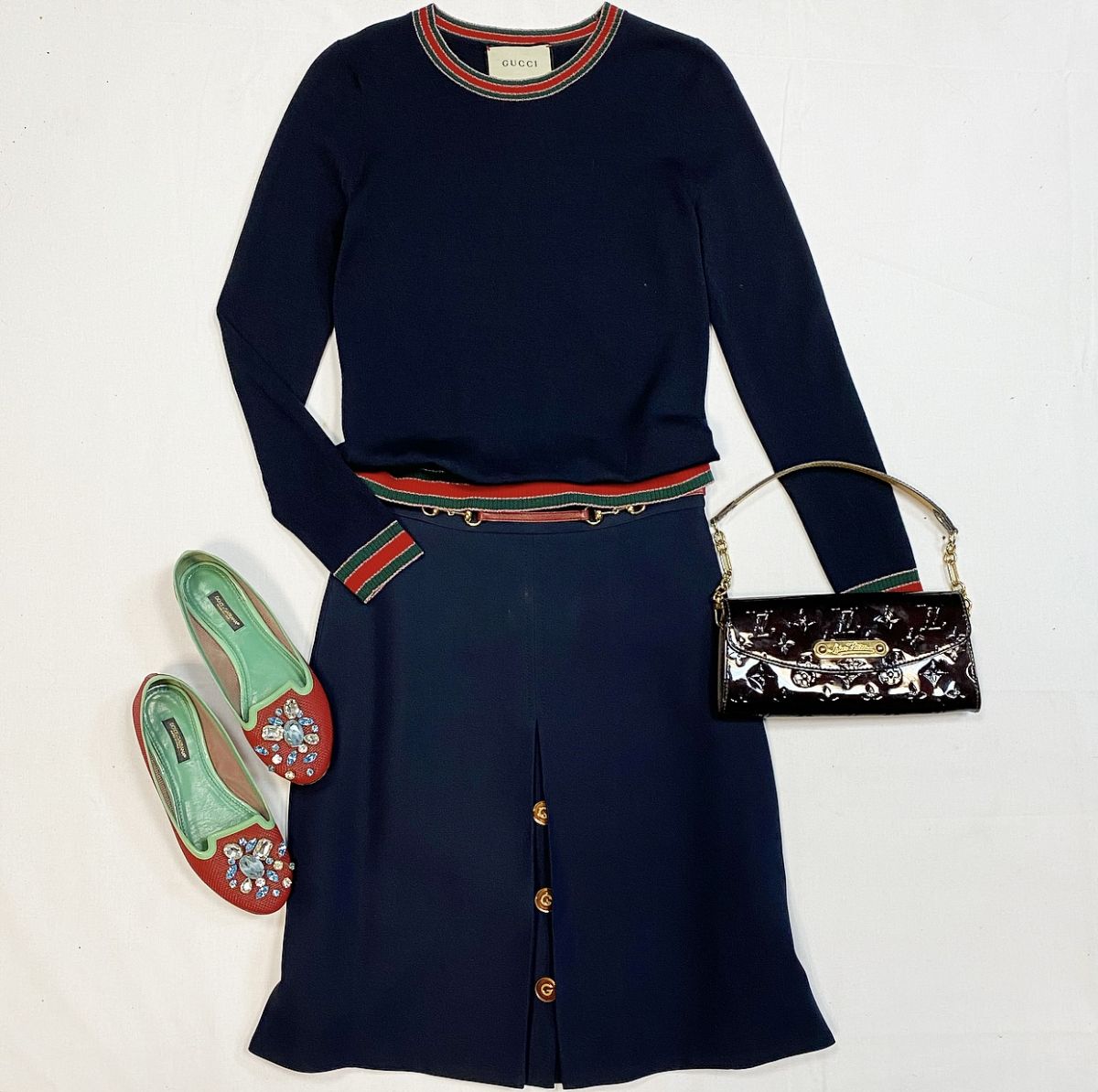 Кофта Gucci размер S цена 10 770 руб
Юбка Gucci размер 40 цена 15 385 руб
Балетки Dolce Gabbana размер 36 цена 7 693 руб
Сумка Louis Vuitton