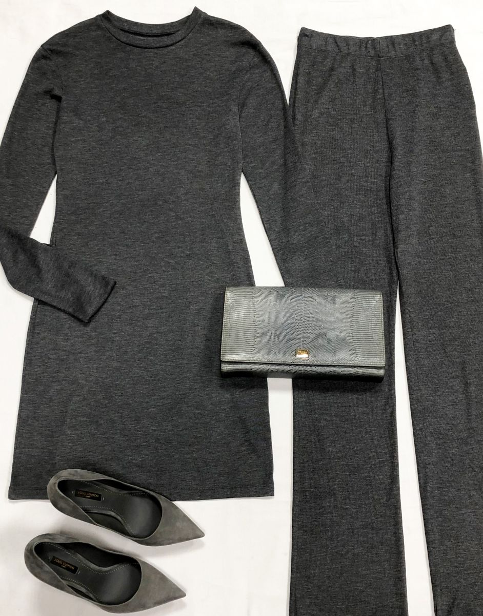 Костюм USHATAVA размер 38 цена 9 393 руб
Туфли  Louis Vuitton размер 38.5 цена 23 483 руб
Клатч Dolce Gabbana