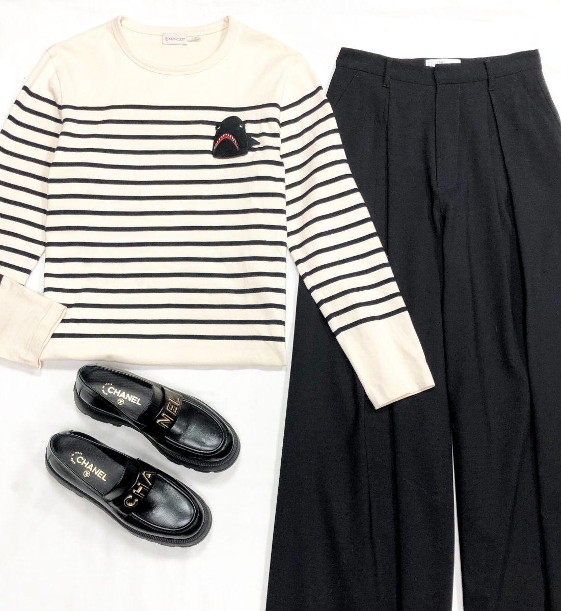 Кофта Moncler размер L цена 10 959 руб
Брюки Giuseppe Di Morabito размер 38 цена 15 655 руб
Лоферы Chanel размер 39 цена 109 585 руб