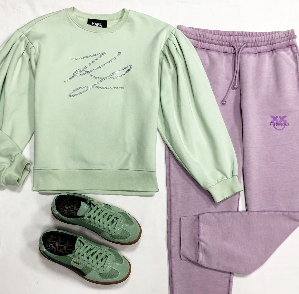 Брюки Kenzo размер L цена 7 828 руб
Толстовка Karl LAGERFELD размер S цена 4 697 руб
Кеды Puma размер 40 цена 15 655 руб