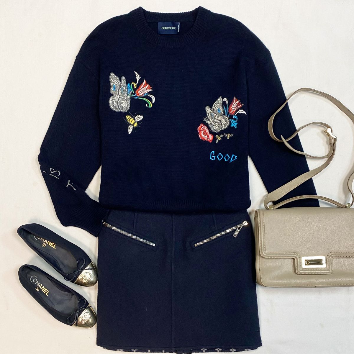 Юбка Louis Vuitton размер 42 цена 15 385 рубКофта Zadig Voltaire размер M цена 7 693 рубБалетки Chanel размер 35 цена 15 385 рубСумка Max Mara