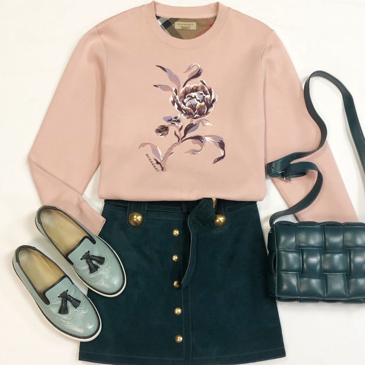 Юбка/замша/ Gucci размер 40 цена 7 693 рубТолстовка Burberry размер S цена 9 231 рубСлипоны Hermes размер 37 цена 30 770 рубСумка Bottega Veneta