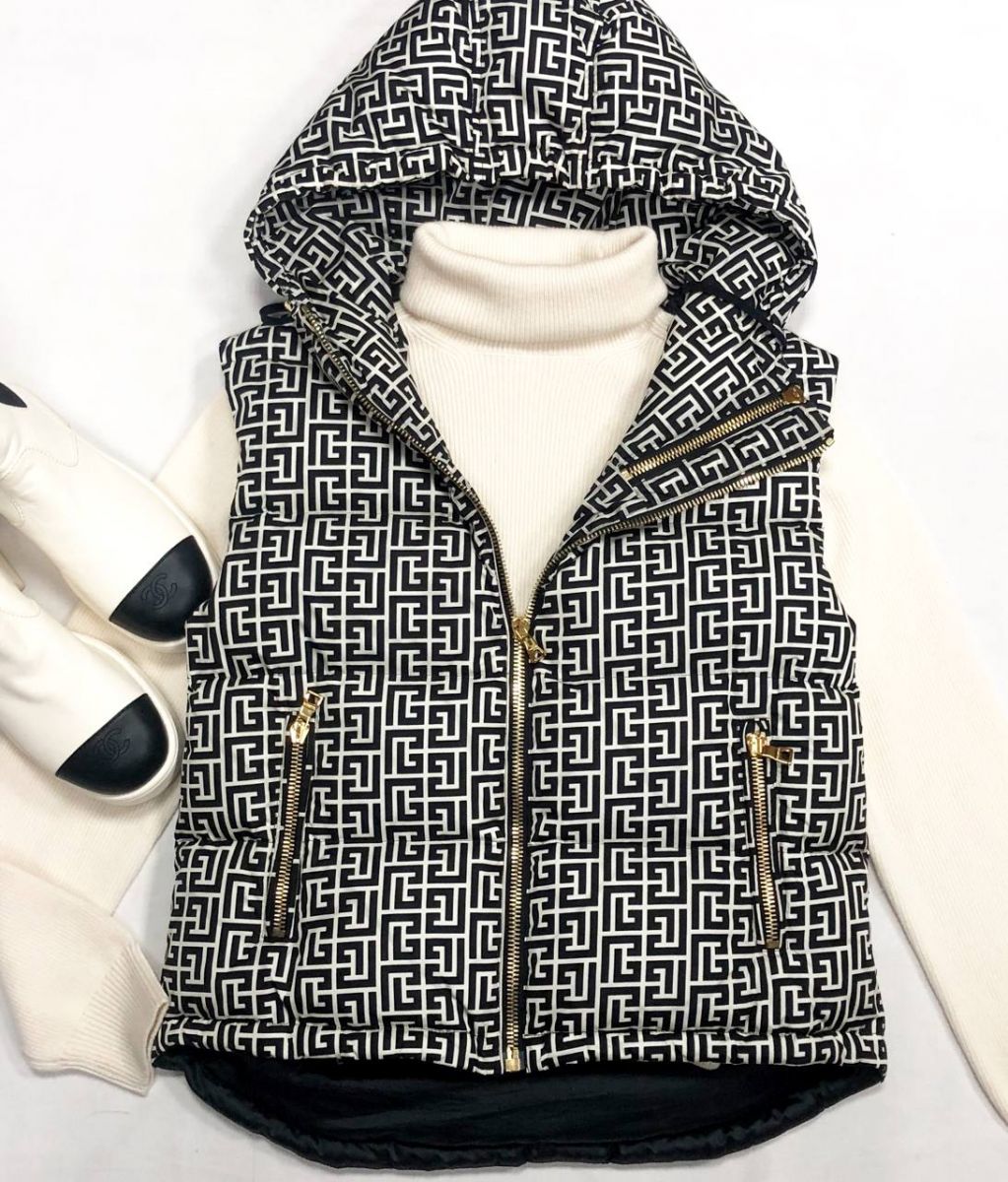 Жилет Balmain размер 36 цена 54 793 руб
Ботинки Chanel размер 39 цена 125 240 руб