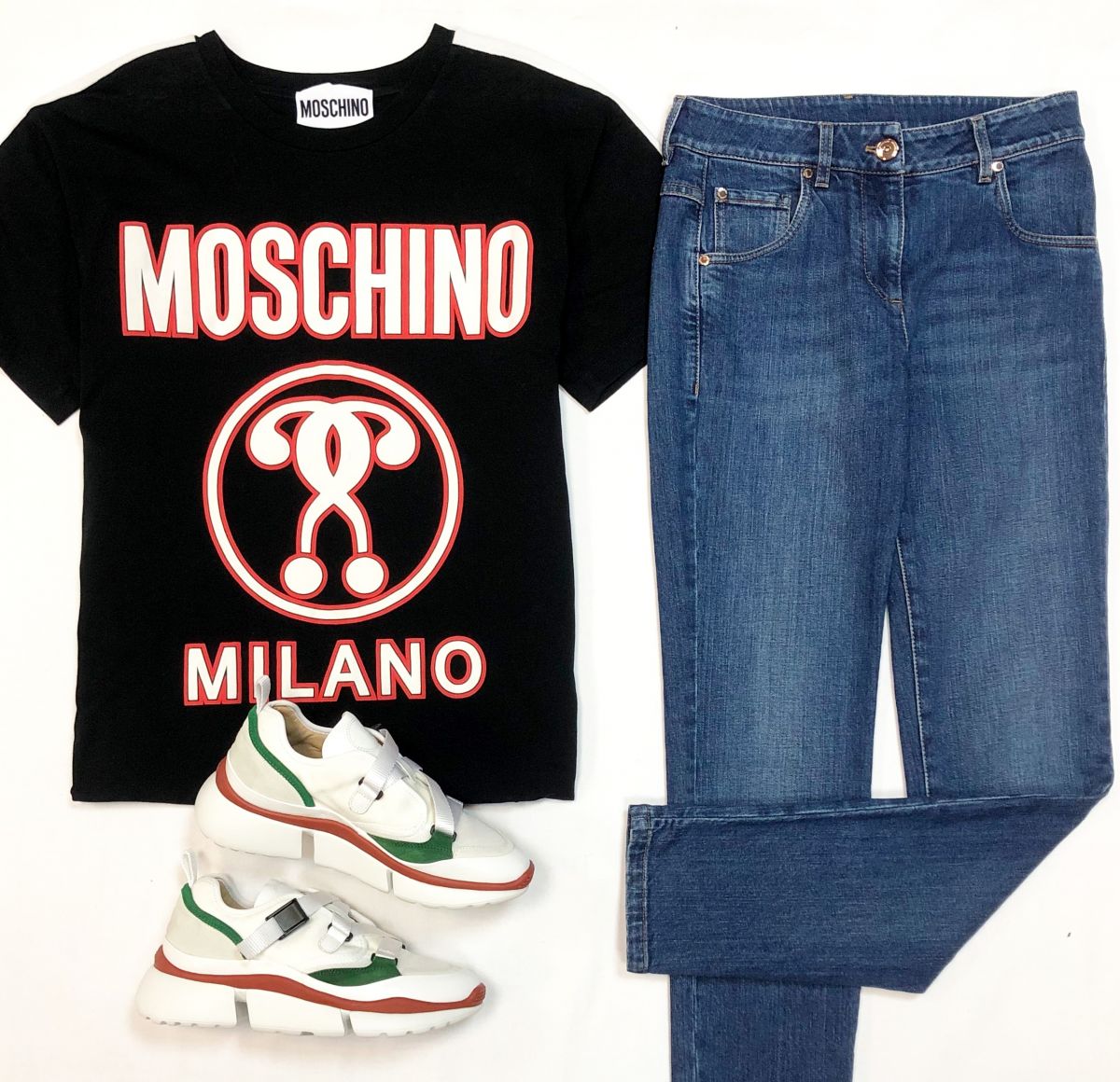 Футболка MOSCHINO размер 38 цена 6 154 руб
Джинсы Brunello Cucinelli размер 36 цена 7 693 руб
Кроссовки Chloe размер 38 цена 15 385 руб
