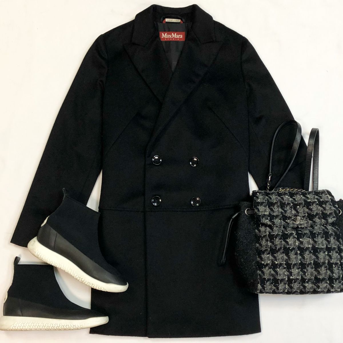 Пальто Max Mara размер 38 цена 30 770 рубБотинки Hermes размер 38 цена 38 463 рубРюкзак Chanel