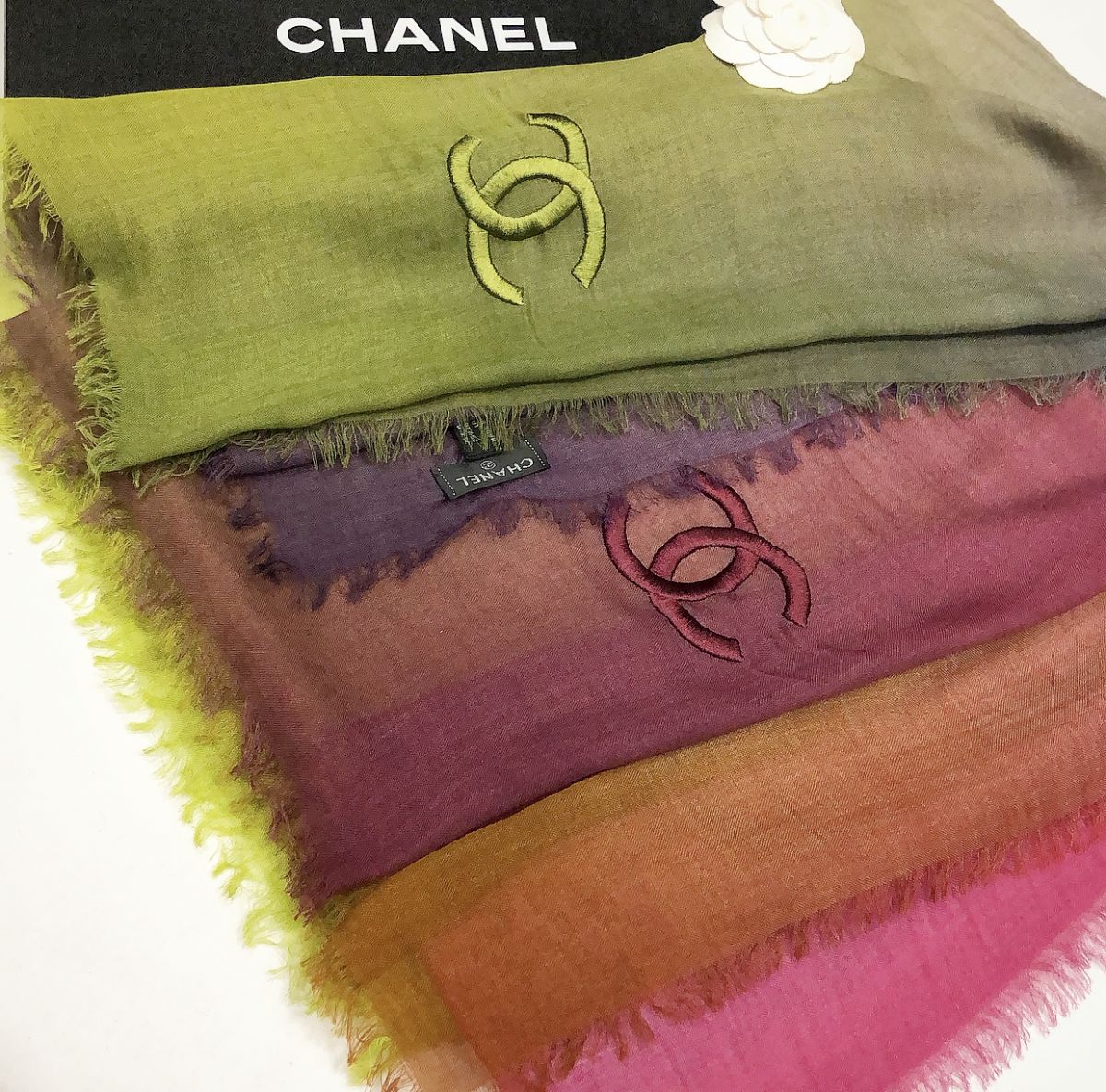 Палантин Chanel  размер 200/130 цена 15 385 руб