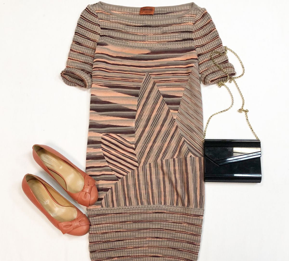 Платье Missoni размер 40 цена 12 308 рубБалетки Sergio Rossi размер 36.5 цена 6 154 рубСумка Jimmy Choo