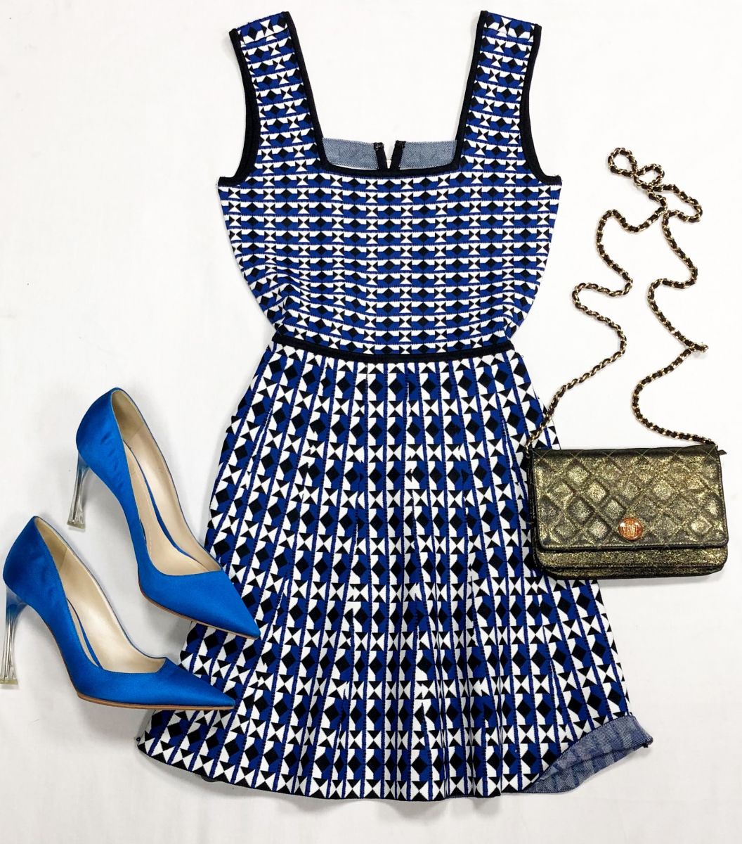 Платье BSBGmaxazria размер XS цена 4 697 руб
Туфли Christian Dior размер 39 цена 23 483 руб
Сумка Chanel