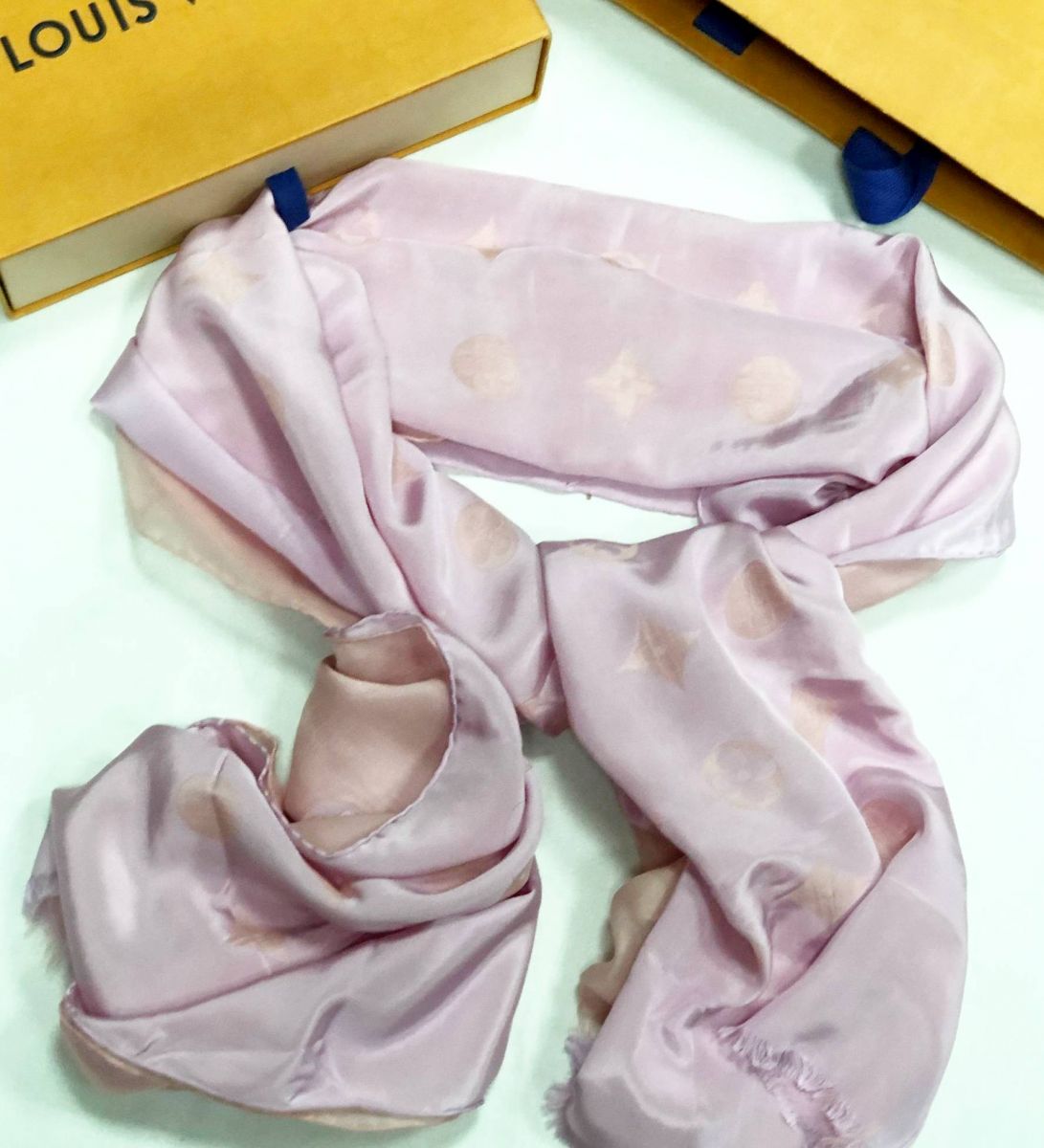 Шарф Louis Vuitton цена 15 655 руб