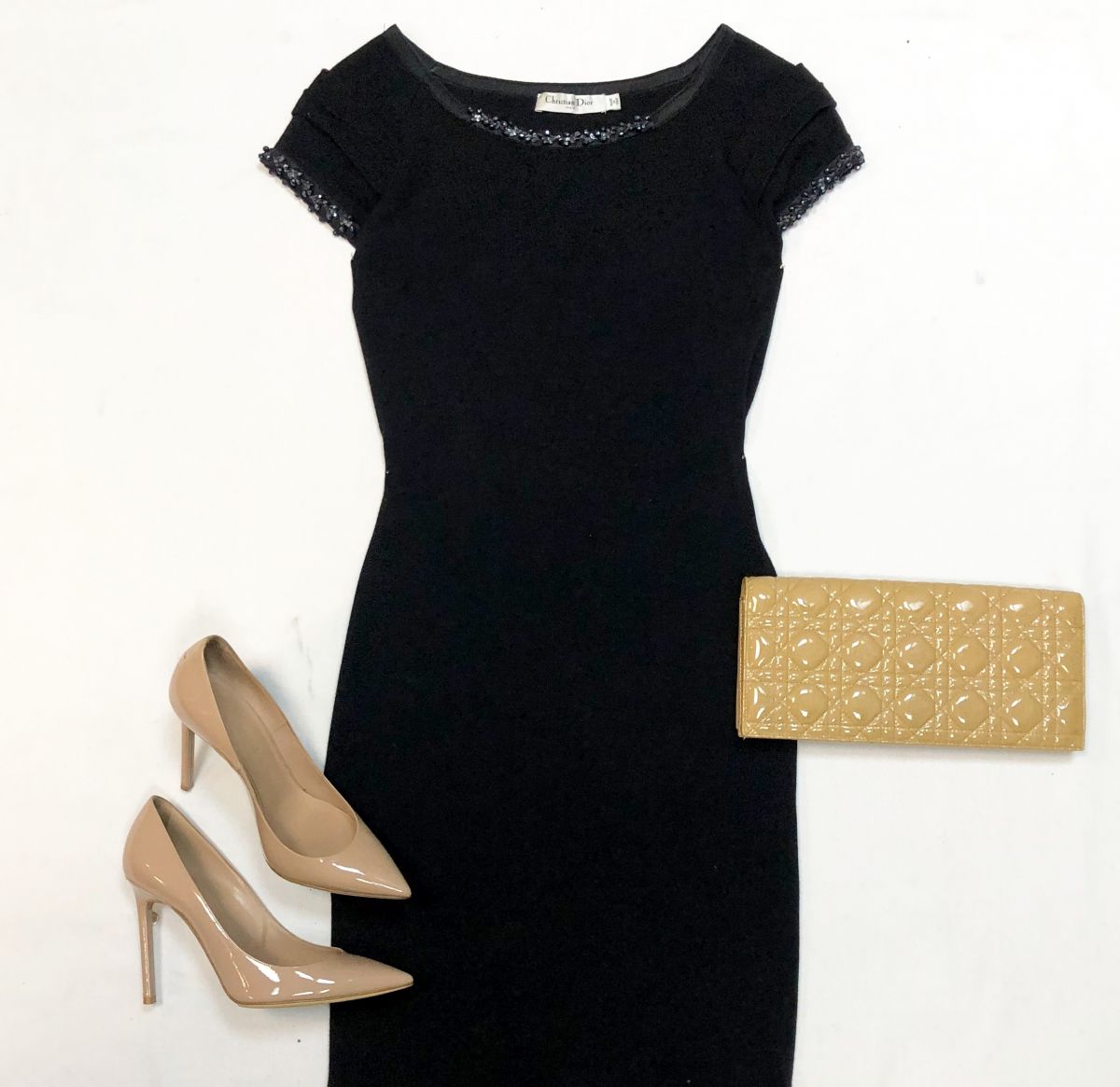 Платье Dior размер 38 цена 15 385 руб
Туфли Saint Laurent размер 37 цена 23 078 руб
Клатч Dior