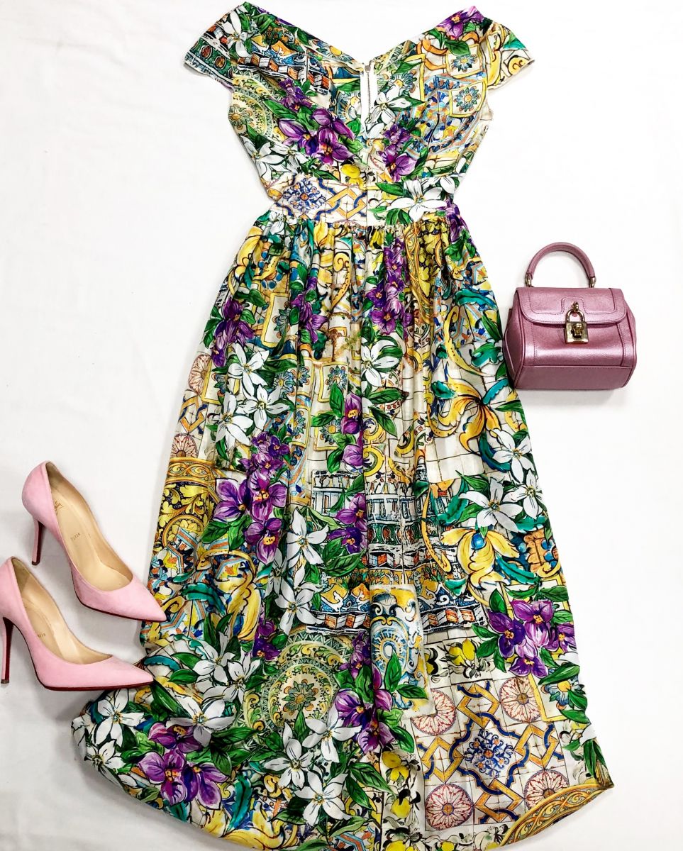 Платье Dolce Gabbana размер 36 цена 34 441 рубТуфли LOUBOUTIN размер 38 цена 23 483 рубСумка Dolce Gabbana