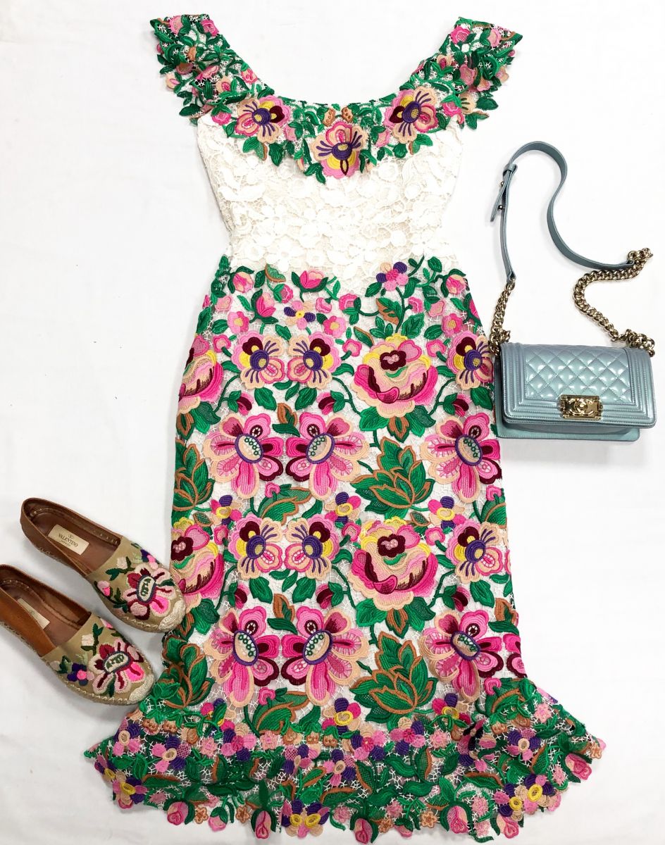 Платье/ шитье/ Valentino размер 40 цена 23 483 руб
Эспадрильи Valentino размер 37 цена 15 655 руб
Сумка Chanel